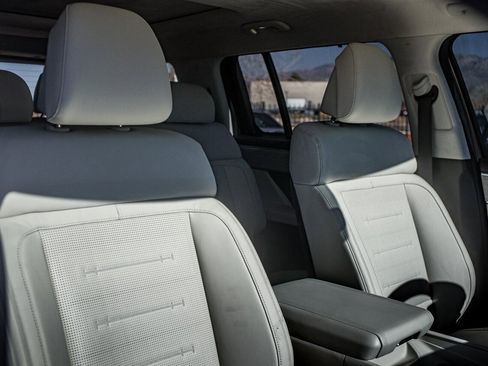 Used 2024 Hyundai Santa Fe Calligraphy image 47