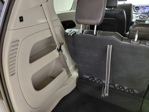 Certified 2024 Chrysler Pacifica Touring-L image 45