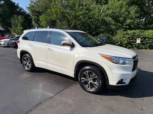 Used 2016 Toyota Highlander XLE AWD/4WD image 6