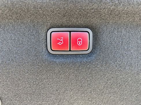 New 2025 Mercedes-Benz SL 63 AMG S e Performance 4MATIC image 17