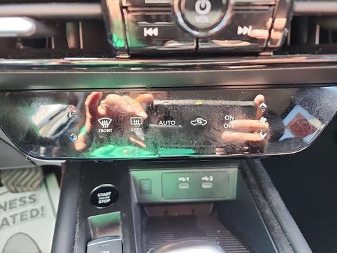 Certified 2025 Nissan Kicks SR image 14