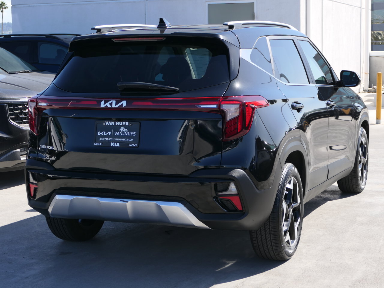 Certified 2024 Kia Seltos EX FWD image 3