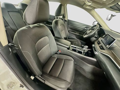 Used 2024 Nissan Altima 2.5 SV FWD image 29