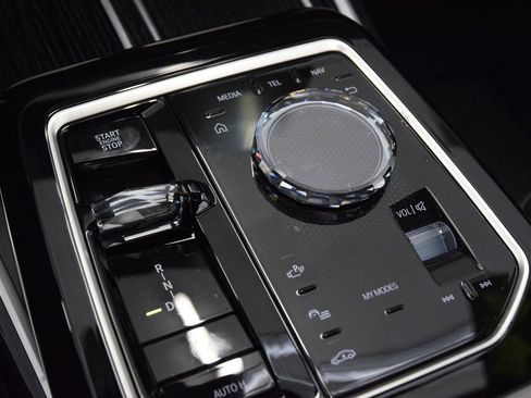 Used 2025 BMW 760i xDrive 760i xDrive w/ Executive Package image 32