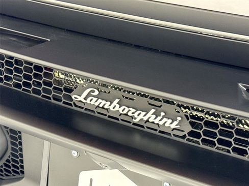 Used 2023 Lamborghini Huracan Tecnica image 32