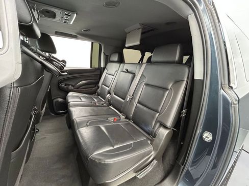 Used 2020 Chevrolet Suburban LT RWD image 39