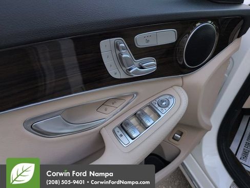 Used 2017 Mercedes-Benz C 300 4MATIC Sedan image 11