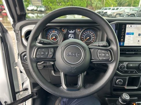 Certified 2024 Jeep Gladiator Sport image 16