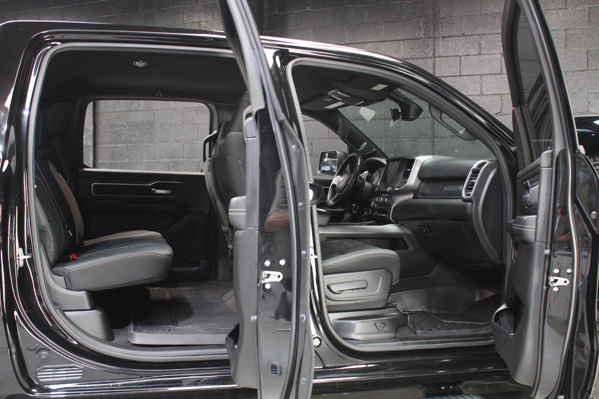 Used 2022 RAM 1500 Big Horn AWD/4WD image 49