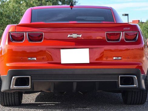 Used 2010 Chevrolet Camaro SS RWD image 7