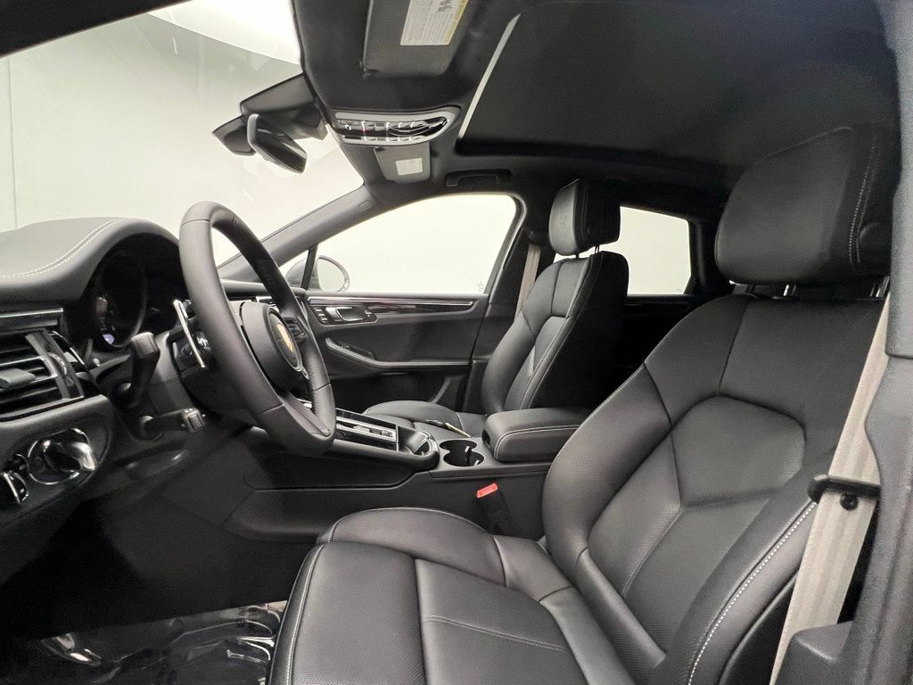 Used 2026 Porsche Macan AWD/4WD image 5