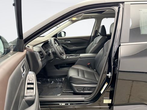 Used 2023 Nissan Rogue SV w/ SV Premium B Package image 10