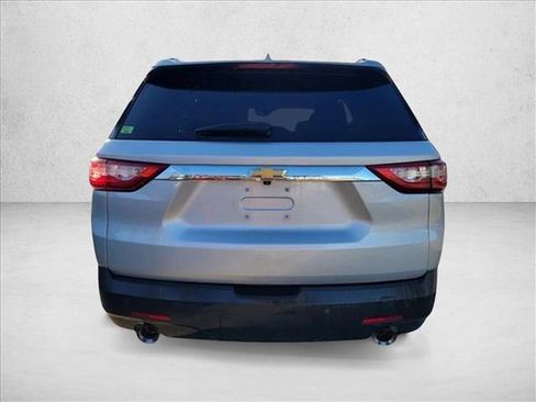 Used 2021 Chevrolet Traverse LT image 6