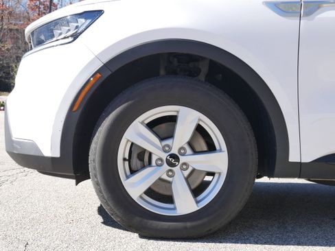 Used 2023 Kia Sorento LX image 12