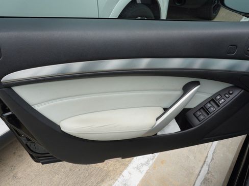 Used 2010 INFINITI G37 Convertible w/ Premium Pkg RWD image 13