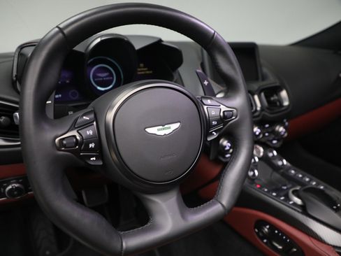 Used 2021 Aston Martin V8 Vantage Roadster image 34