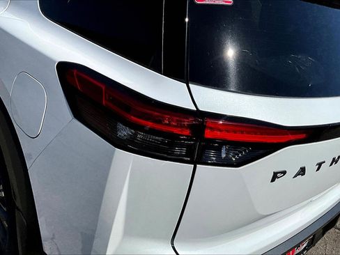 New 2026 Nissan Pathfinder SL AWD/4WD image 15
