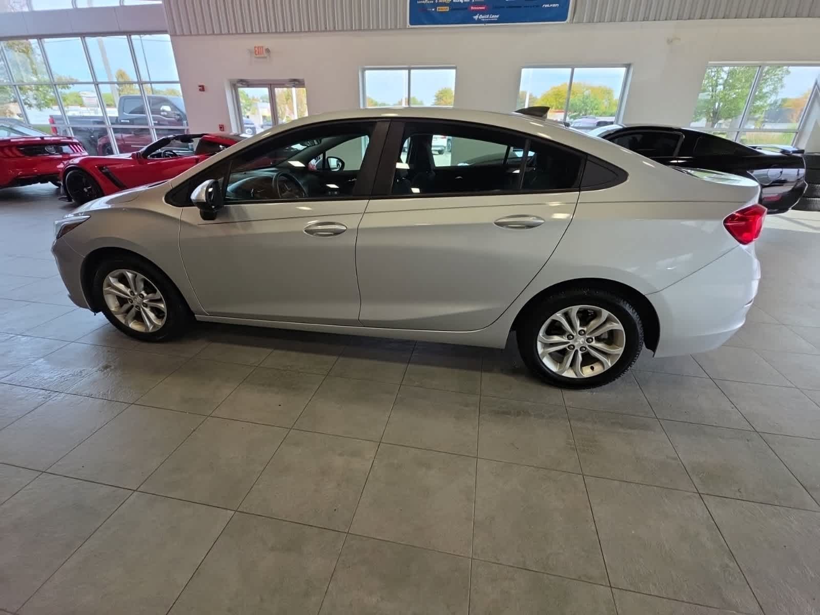 Used 2019 Chevrolet Cruze LS w/ LS Convenience Package FWD image 12