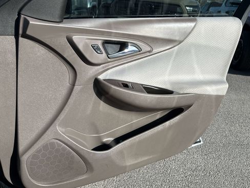 Used 2017 Chevrolet Malibu LS image 18