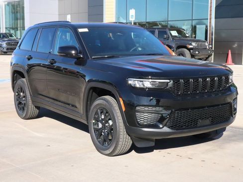 New 2025 Jeep Grand Cherokee Laredo image 1