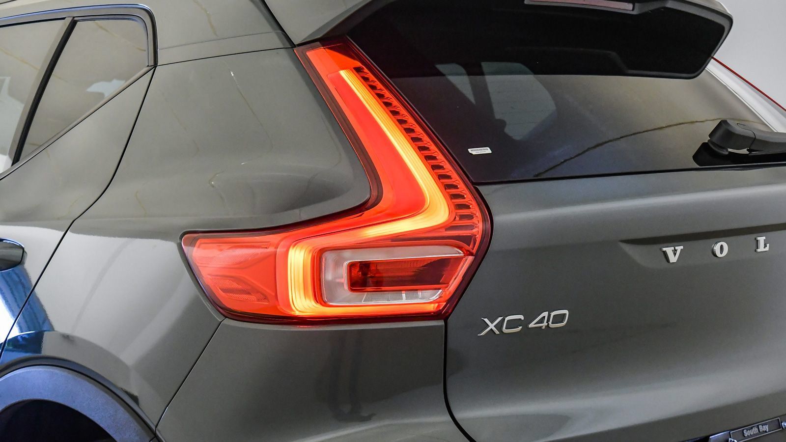 Certified 2026 Volvo XC40 B5 Plus AWD/4WD image 12
