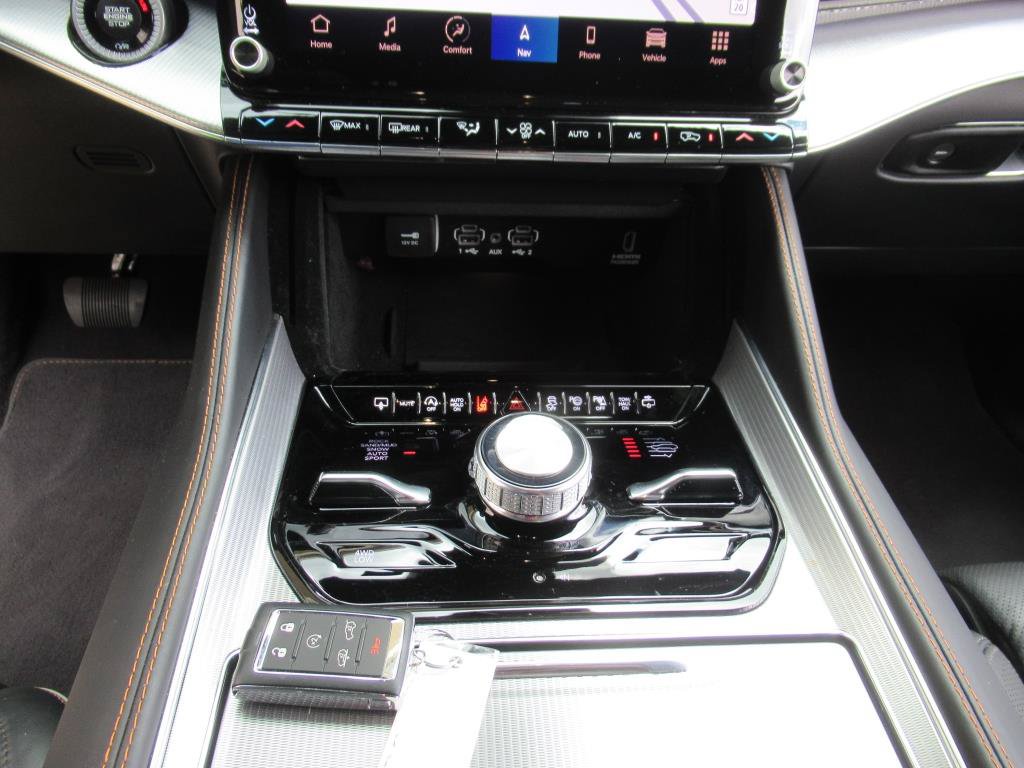 Used 2023 Jeep Grand Wagoneer Series III AWD/4WD image 32