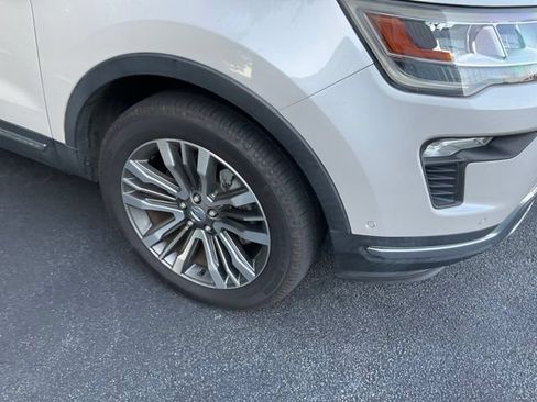 Used 2019 Ford Explorer Platinum AWD/4WD image 3