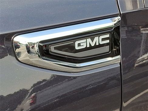 Used 2023 GMC Yukon XL SLT image 32