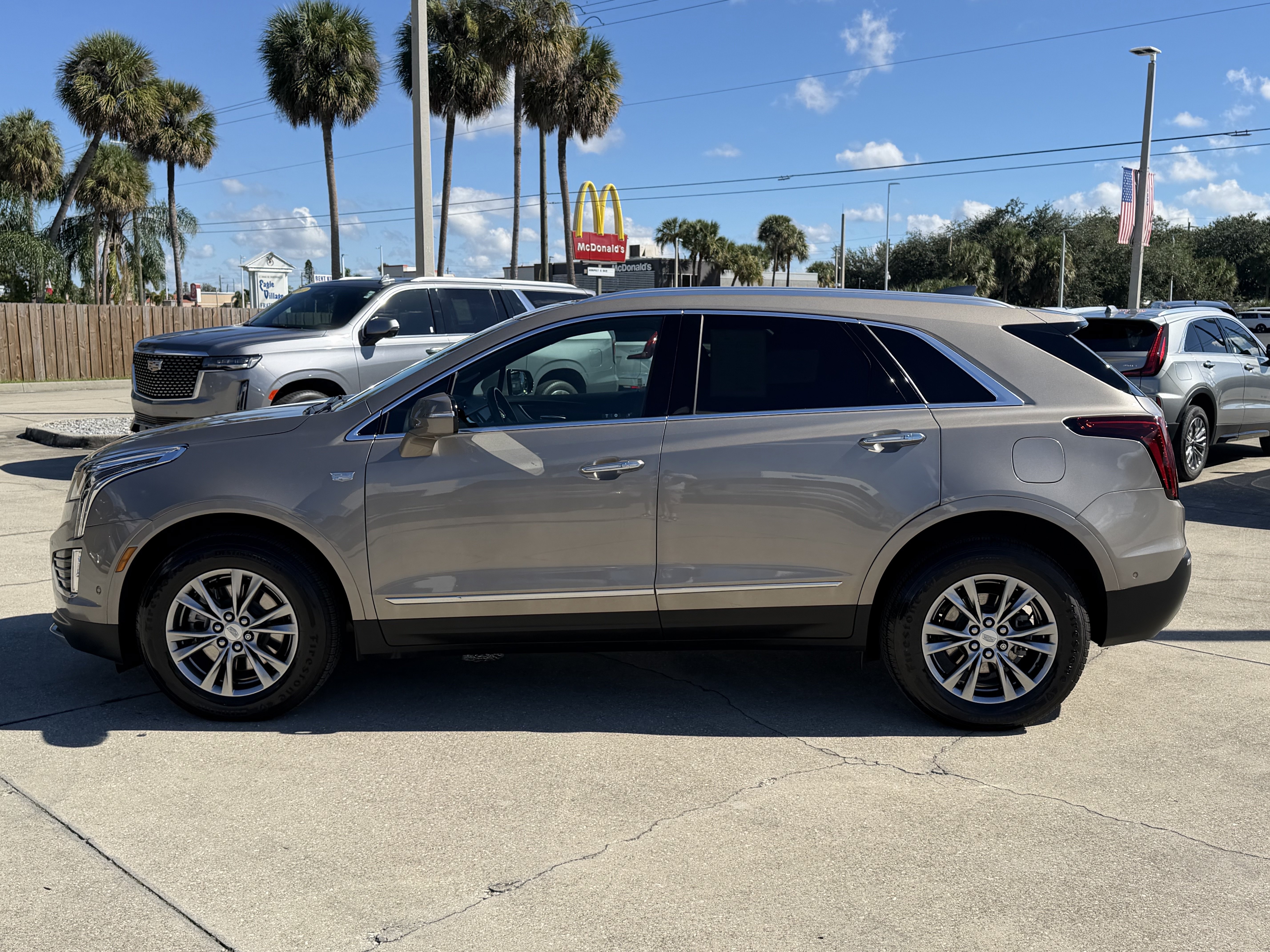 Certified 2023 Cadillac XT5 Premium Luxury w/ Technology Package AWD/4WD image 6