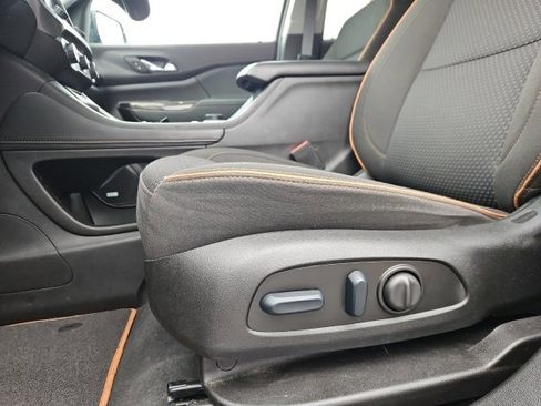 Certified 2023 GMC Acadia AT4 image 33