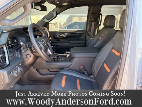 Used 2024 GMC Sierra 1500 AT4 w/ AT4 Preferred Package image 9