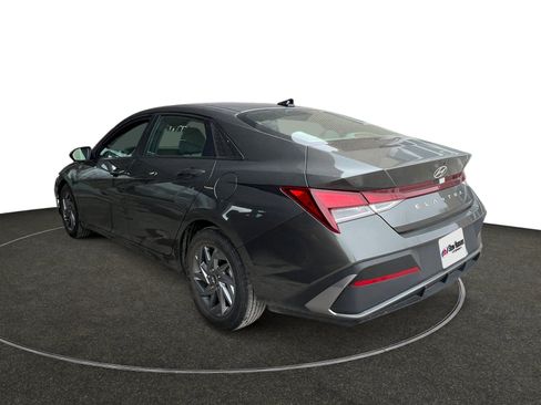 Used 2024 Hyundai Elantra SEL image 3