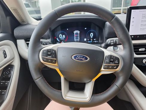 New 2026 Ford Explorer Active w/ Active Comfort Package RWD image 8