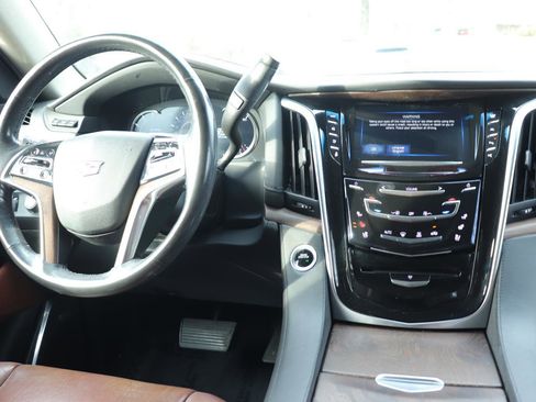 Used 2020 Cadillac Escalade Premium Luxury image 28