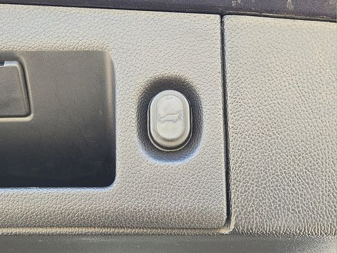 Used 2018 Chevrolet Tahoe LT image 15