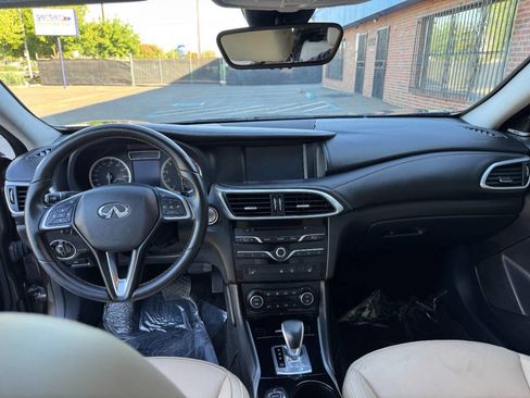 Used 2017 INFINITI QX30 Premium AWD/4WD image 13