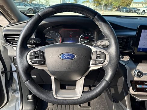 Certified 2021 Ford Explorer XLT w/ Equipment Group 202A image 14