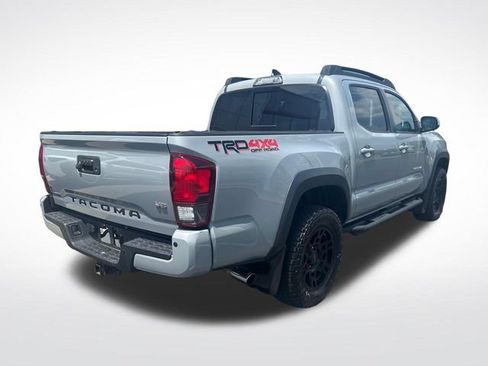 Used 2019 Toyota Tacoma TRD Off-Road w/ TRD Premium Off Road Package AWD/4WD image 3