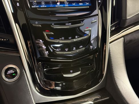Used 2019 Cadillac Escalade Platinum AWD/4WD image 19