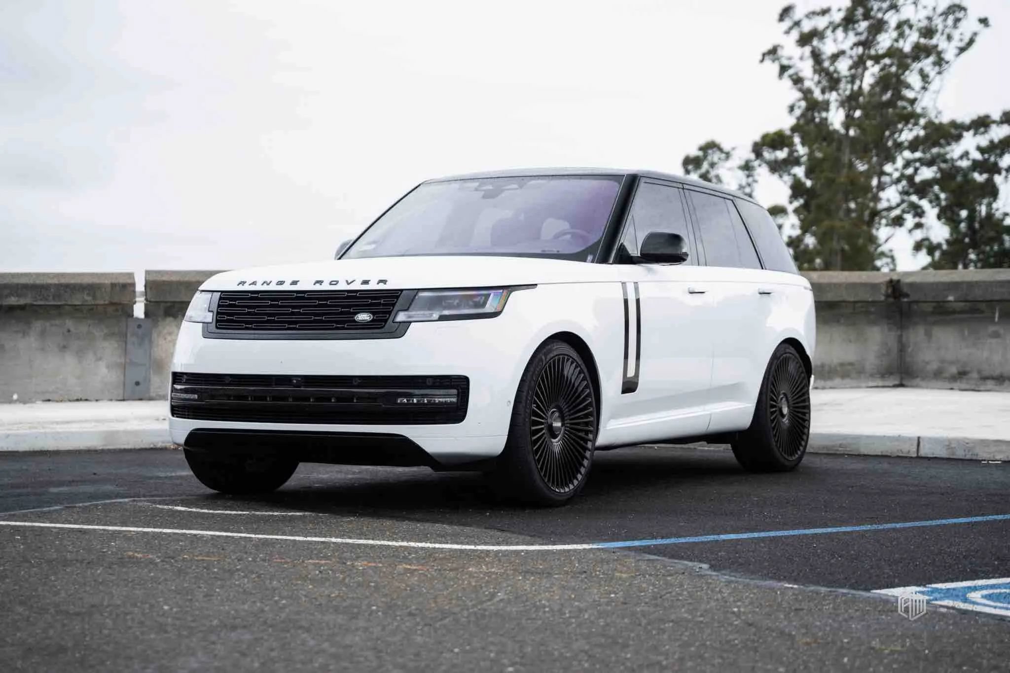 Used 2023 Land Rover Range Rover SE AWD/4WD image 3