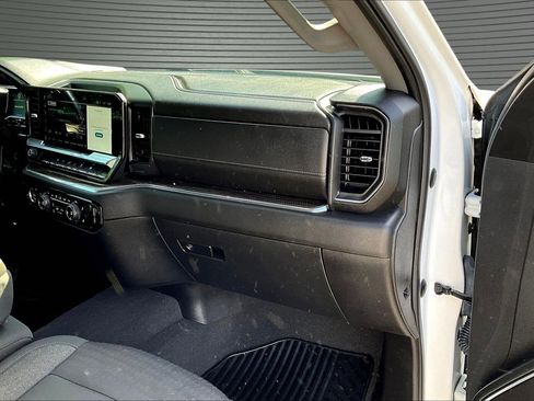 Used 2024 Chevrolet Silverado 1500 RST AWD/4WD image 18