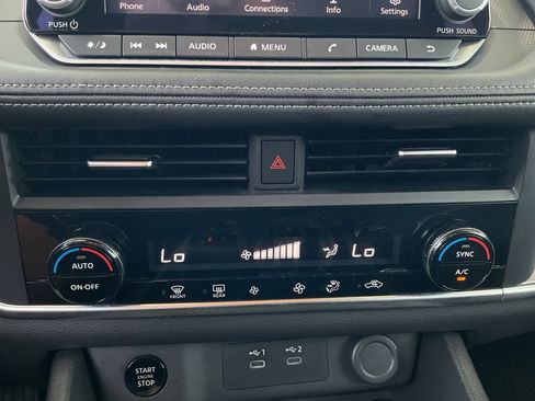 Used 2025 Nissan Rogue SV FWD image 22