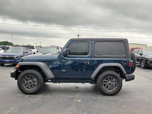 Used 2025 Jeep Wrangler Sport AWD/4WD image 3