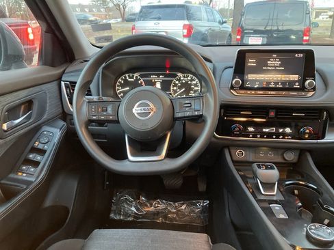 Used 2021 Nissan Rogue SV image 14