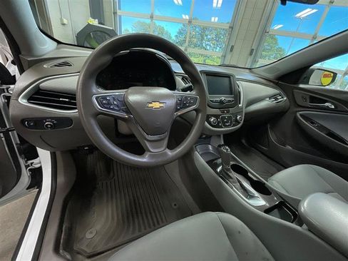 Used 2018 Chevrolet Malibu LS FWD image 12