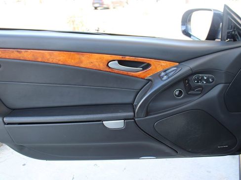 Used 2011 Mercedes-Benz SL 550 image 36