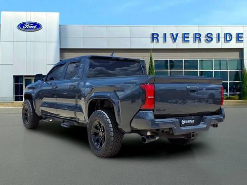 Used 2025 Toyota Tacoma SR5 AWD/4WD image 5