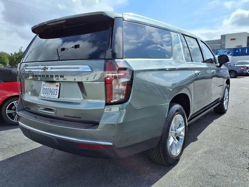 Used 2024 Chevrolet Suburban Premier w/ Premium Package 2 AWD/4WD image 19