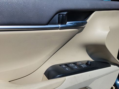 Used 2020 Toyota Camry LE FWD image 7