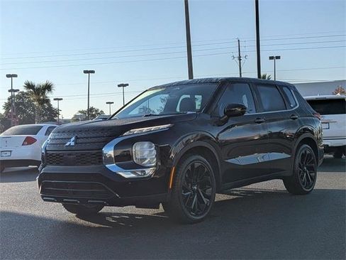 Used 2023 Mitsubishi Outlander SE Black Edition image 8